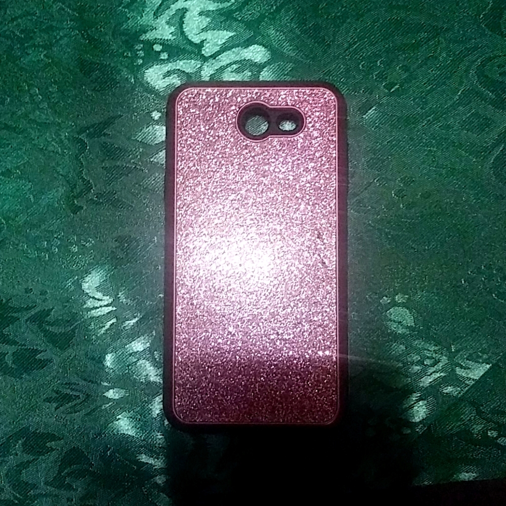 A samsung j7 phone case